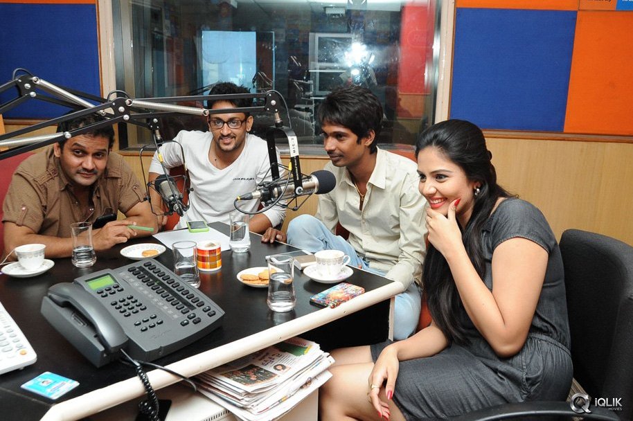 Dhanalakshmi-Thalupu-Thadithe-Movie-Team-at-Radio-City